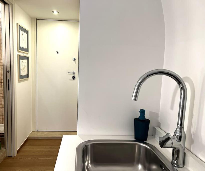 Tiny House In Centro Apartment Bari Exterior photo